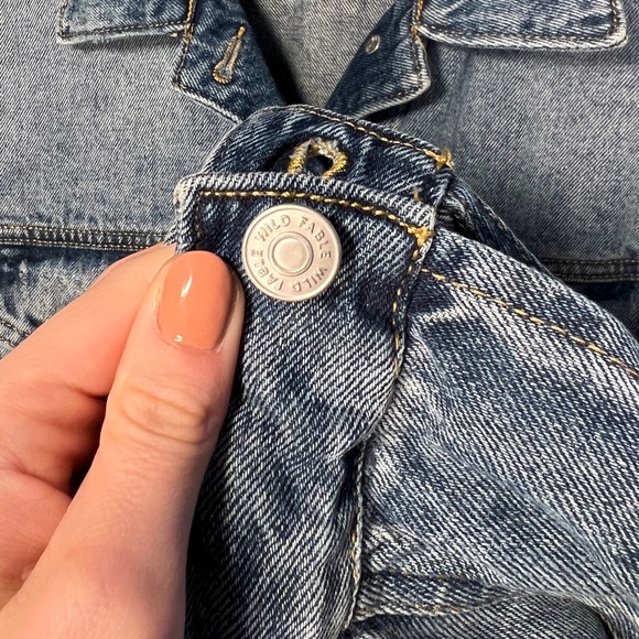 Wild Fable | 100% Cotton Denim Jean Jacket Coat Oversized Women XS Distressed - Picture 6 of 8